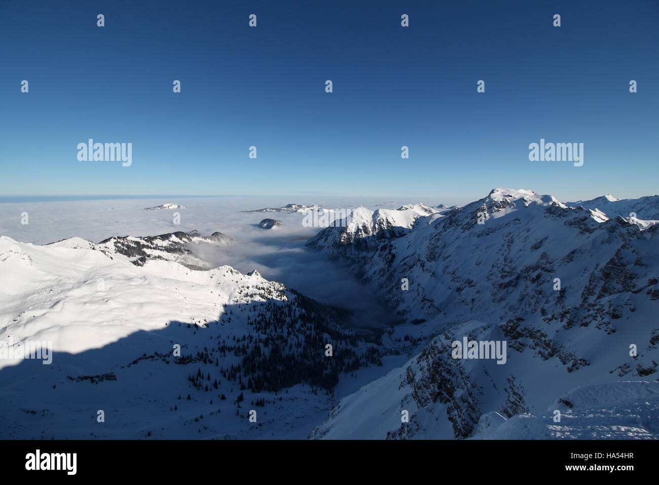 Oberstdorf, Deutschland - 18. Februar 2016: Blick vom Berg Nebelhorn, in den Allgäuer Alpen Stockfoto