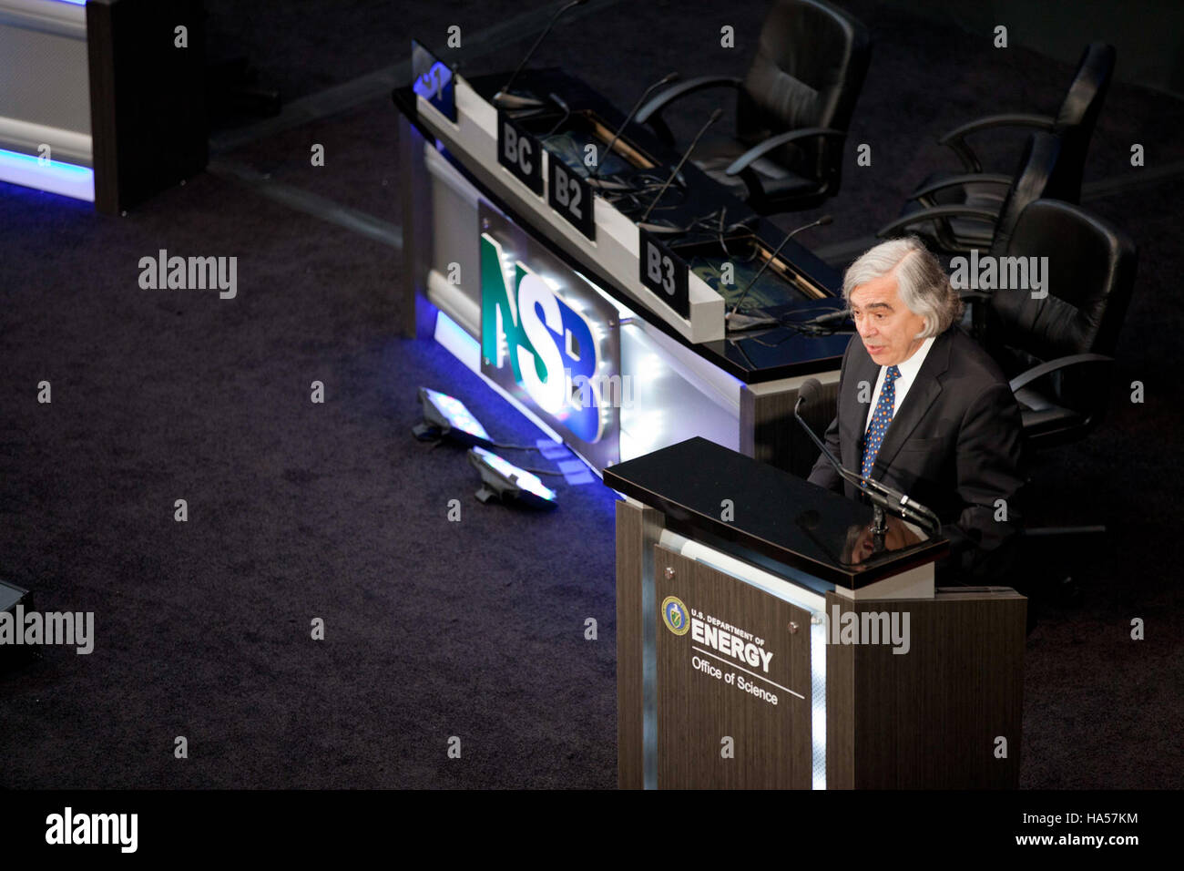 Das Energieministerium (DOE) setzt seine Arbeiten zur energiebezogenen wissenschaftlichen Forschung fort und konzentriert sich dabei auf Strategien und Innovationen, die saubere Energie, Technologie und ökologische Nachhaltigkeit fördern. Stockfoto