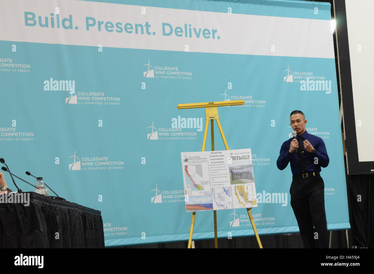 Dieses Bild veranschaulicht ein Forschungsprojekt des Energieministeriums, das sich auf Energietechnologien und Strategien zur Verbesserung der Energieeffizienz und Verringerung der Umweltauswirkungen konzentriert. Diese Initiativen tragen zu den Zielen der Nation für nachhaltige Entwicklung bei. Stockfoto