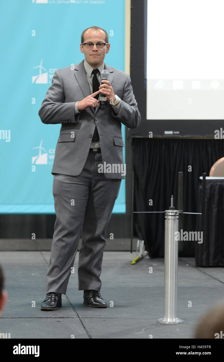 Das Energieministerium konzentriert sich auf die Weiterentwicklung der Energietechnologien und die Bewältigung von Umweltproblemen. Ihre Bemühungen zielen darauf ab, den Energieverbrauch zu senken und nachhaltige Lösungen in verschiedenen Sektoren zu fördern, wobei der Schwerpunkt auf nationalen Politiken und globalen Auswirkungen liegt. Stockfoto