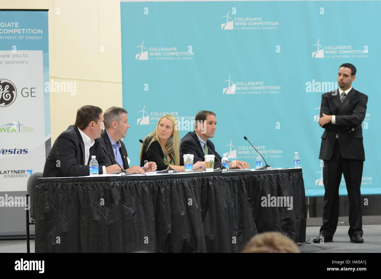 Das Energieministerium konzentriert sich auf die Weiterentwicklung der Energietechnologien, die Verwaltung der nuklearen Sicherheit und die Bewältigung der Umweltprobleme. Ihre Arbeit ist für die nationale Sicherheit, die Energieeffizienz und die nachhaltige Energieentwicklung von entscheidender Bedeutung. Stockfoto