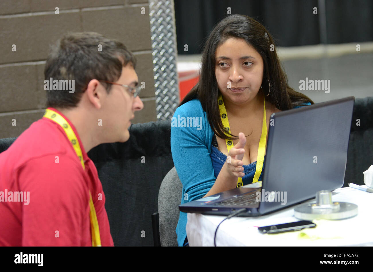 Das Ministerium für Energie konzentriert sich auf die Förderung von Forschung und Entwicklung für nachhaltige Energietechnologien. Diese Initiative zielt darauf ab, neue Lösungen zur Verringerung der Umweltauswirkungen und zur Verbesserung der Effizienz der Energiesysteme zu entwickeln und gleichzeitig den Übergang zu erneuerbaren Energien zu unterstützen. Stockfoto