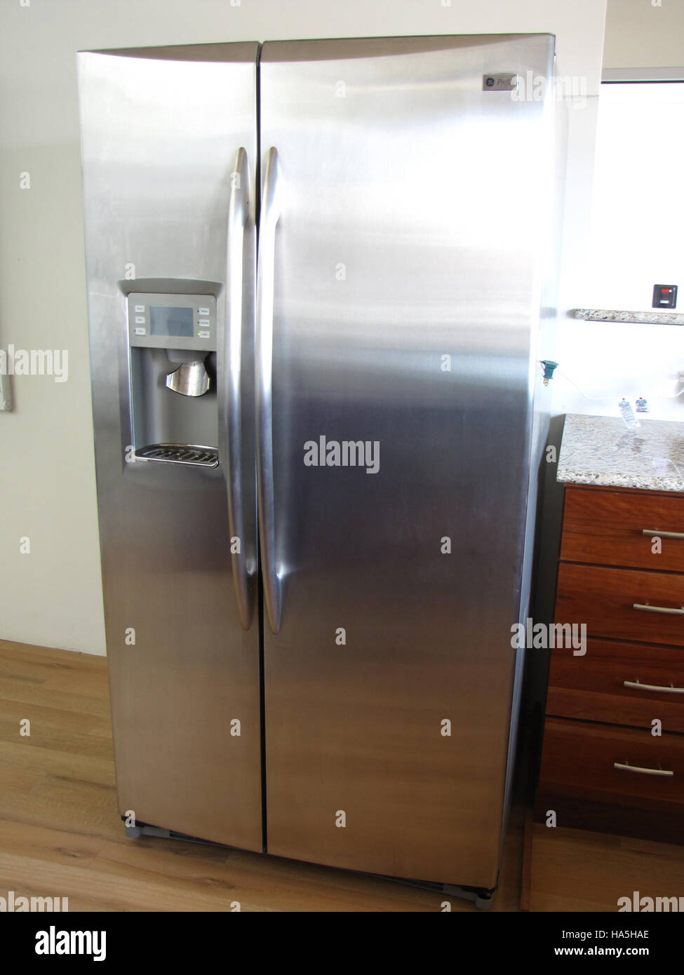 Das Energieministerium arbeitet mit Unternehmen wie AHEM und GE Brillion zusammen, um Technologien für automatisiertes Energiemanagement für Haushalte, wie intelligente Zähler und energieeffiziente Geräte, zu testen und zu implementieren, um die Nachhaltigkeit in Nationalparks und Häusern zu verbessern. Stockfoto