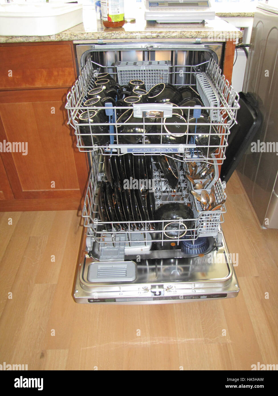 Ein Projekt des Energieministeriums mit Schwerpunkt auf automatisierten Energiemanagementsystemen für Haushalte, das Technologien wie intelligente Zähler und Zigbee integriert und im Kontext eines Nationalparks getestet wurde, um Energieverbrauch und Effizienz zu optimieren. Stockfoto