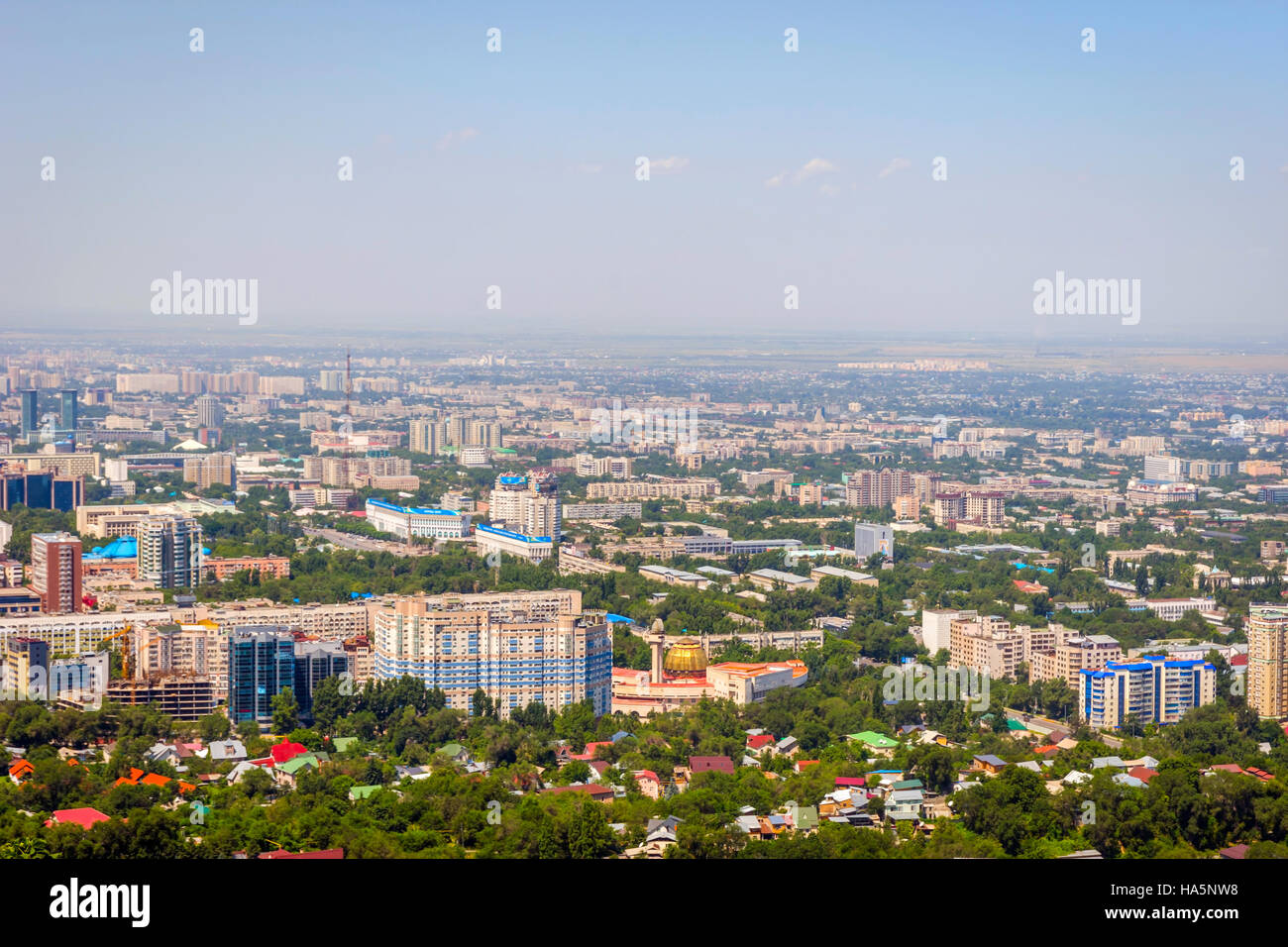 Blick über die Skyline von Almaty, Kasachstan Stockfoto