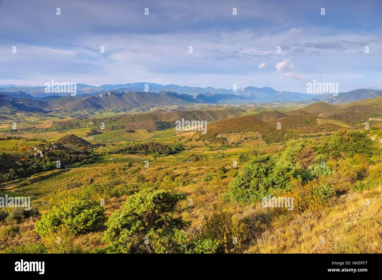 Corbieres Landschaft Im Süden Frankreichs - Landschaft der Corbieres in Südfrankreich Stockfoto