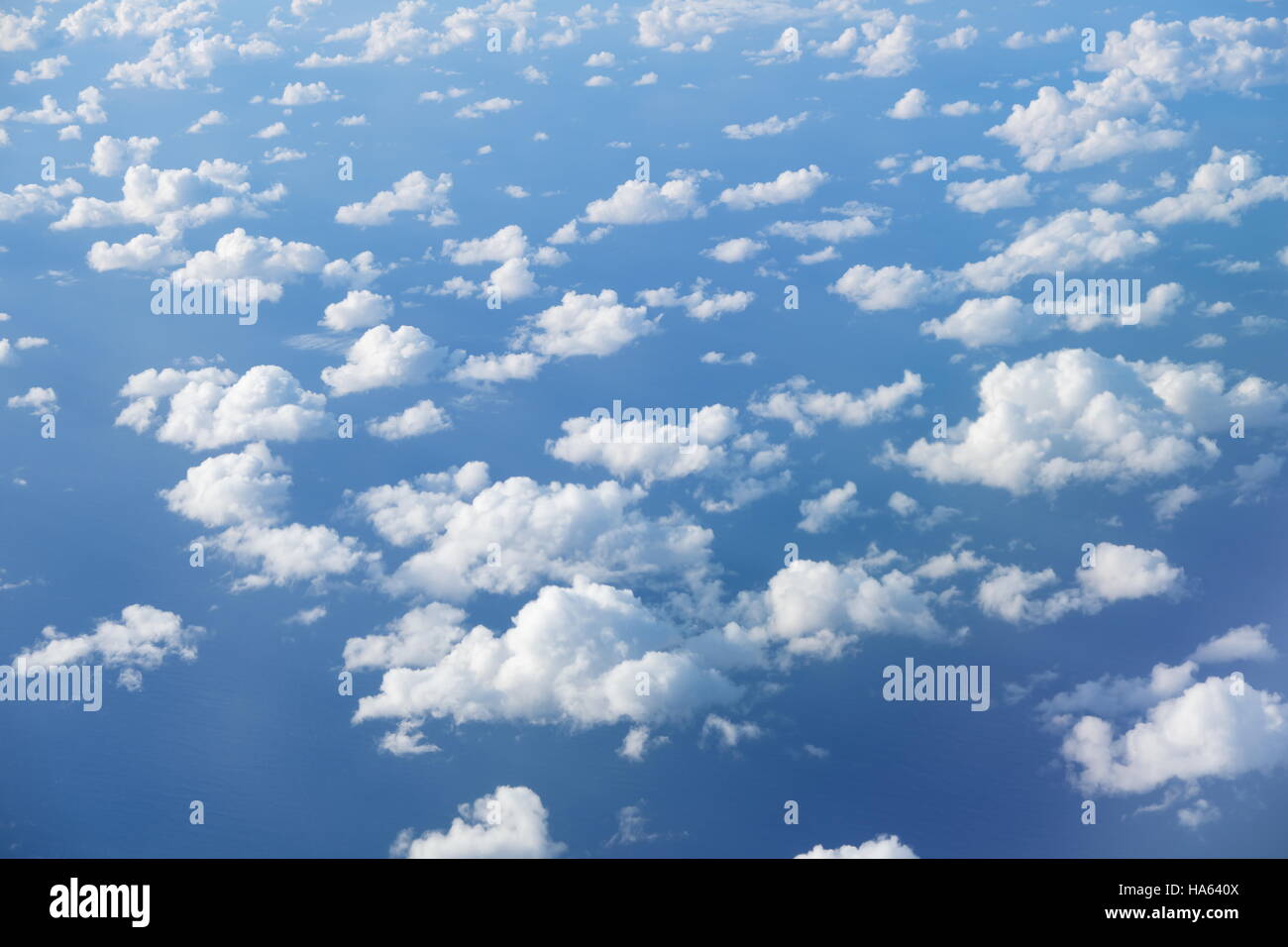 Über den Wolken - Wolken über Ozean Stockfoto