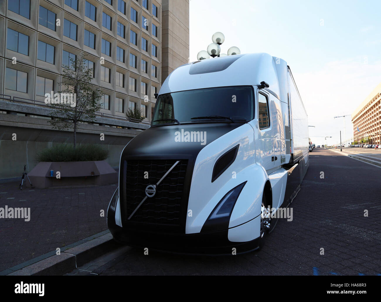 Das Volvo SuperTruck-Projekt konzentriert sich auf die Förderung kraftstoffsparender Transporttechnologien, mit denen der Kraftstoffverbrauch und die Treibhausgasemissionen in der Lkw-Branche gesenkt werden sollen. Stockfoto