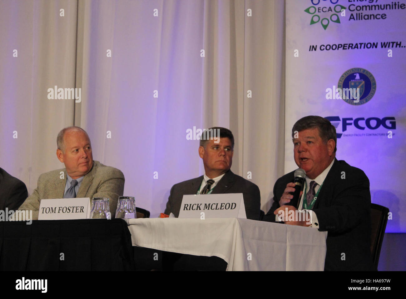 Dieses Bild zeigt die Rolle des Energieministeriums bei der Förderung sauberer Energietechnologien und der Unterstützung nachhaltiger Politiken zur Bekämpfung des Klimawandels und der Umweltauswirkungen. Stockfoto