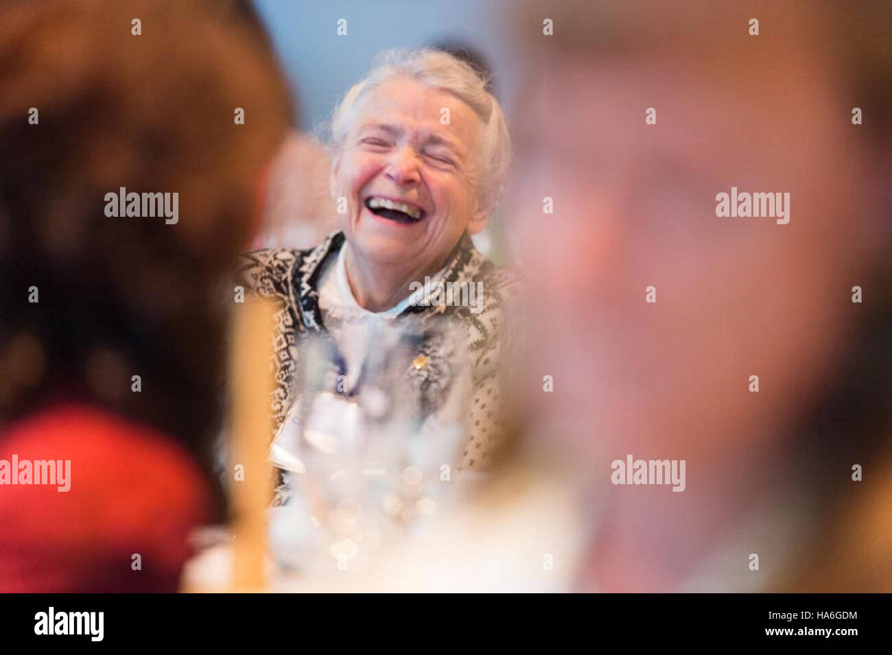 Millie Dresselhaus, renommierte Physikerin und Pionierin in der Materialwissenschaft, leistete bedeutende Beiträge zur Energieforschung, insbesondere in der Nanotechnologie und in Anwendungen erneuerbarer Energien. Stockfoto