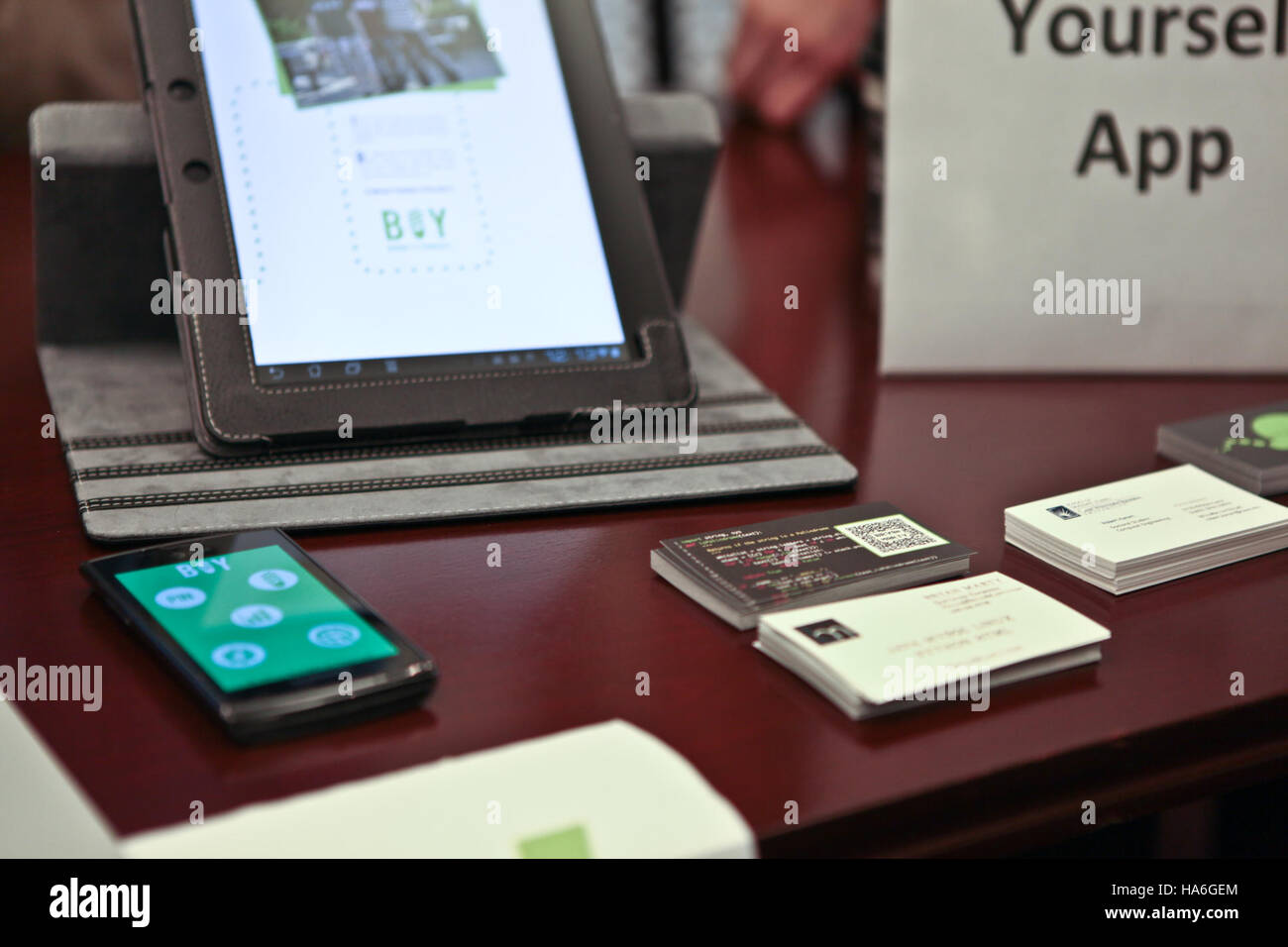 Die App „Budget IT Yourself“, die beim Wettbewerb „Apps for Energy“ ausgezeichnet wurde, unterstützt Benutzer bei der Steuerung ihres Energieverbrauchs zu Hause. Sie fördert die Energieeffizienz durch personalisierte Empfehlungen und stellt Werkzeuge zur Senkung der Energiekosten und zur Verbesserung der Nachhaltigkeit bereit. Stockfoto