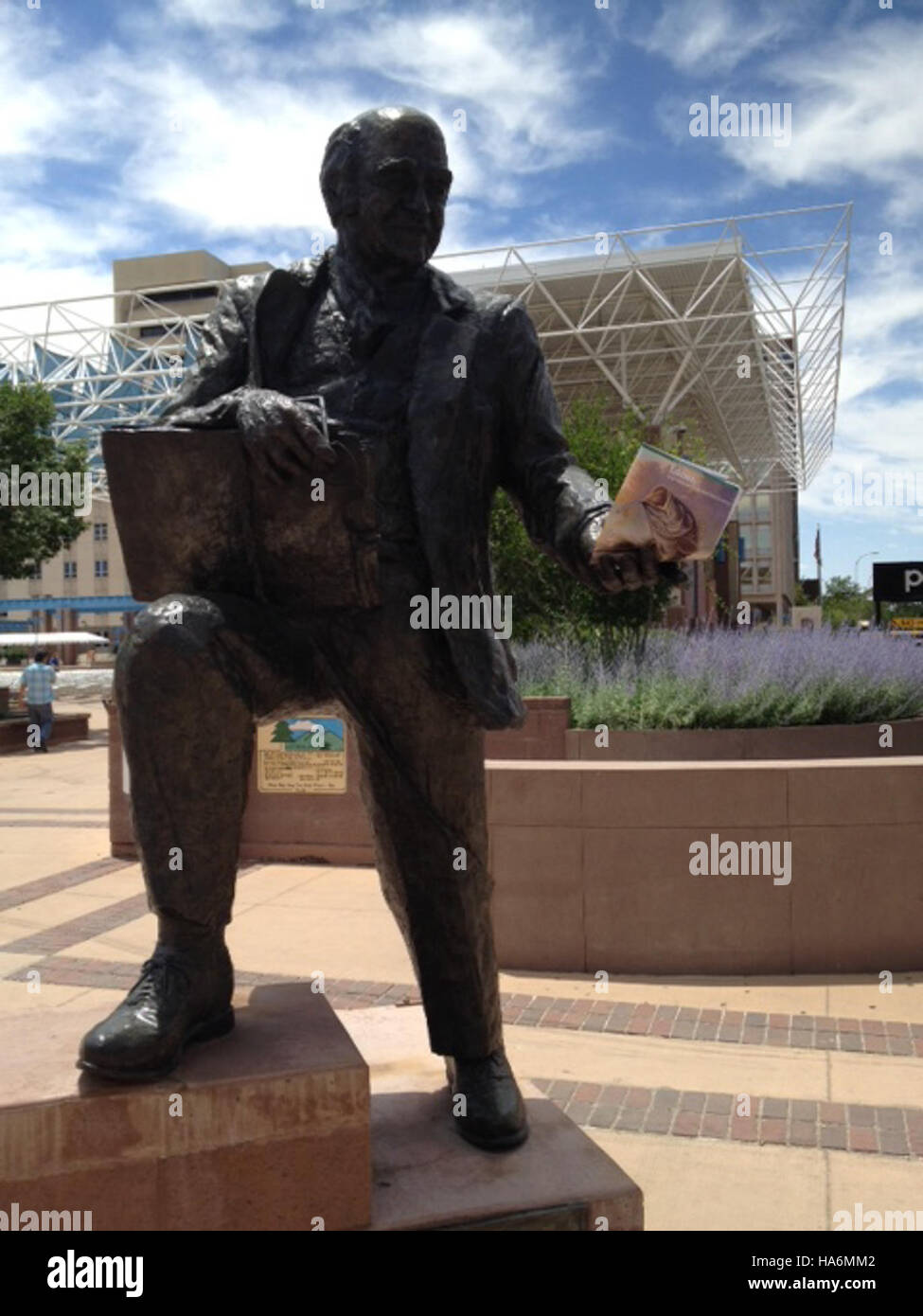 Dieses Bild veranschaulicht die Suche nach der Fischerei von Eddie, wobei der Schwerpunkt auf der Erforschung aquatischer Lebensräume und auf Erhaltungsbemühungen zur Erhaltung der Fischpopulationen und aquatischen Ökosysteme liegt. Stockfoto