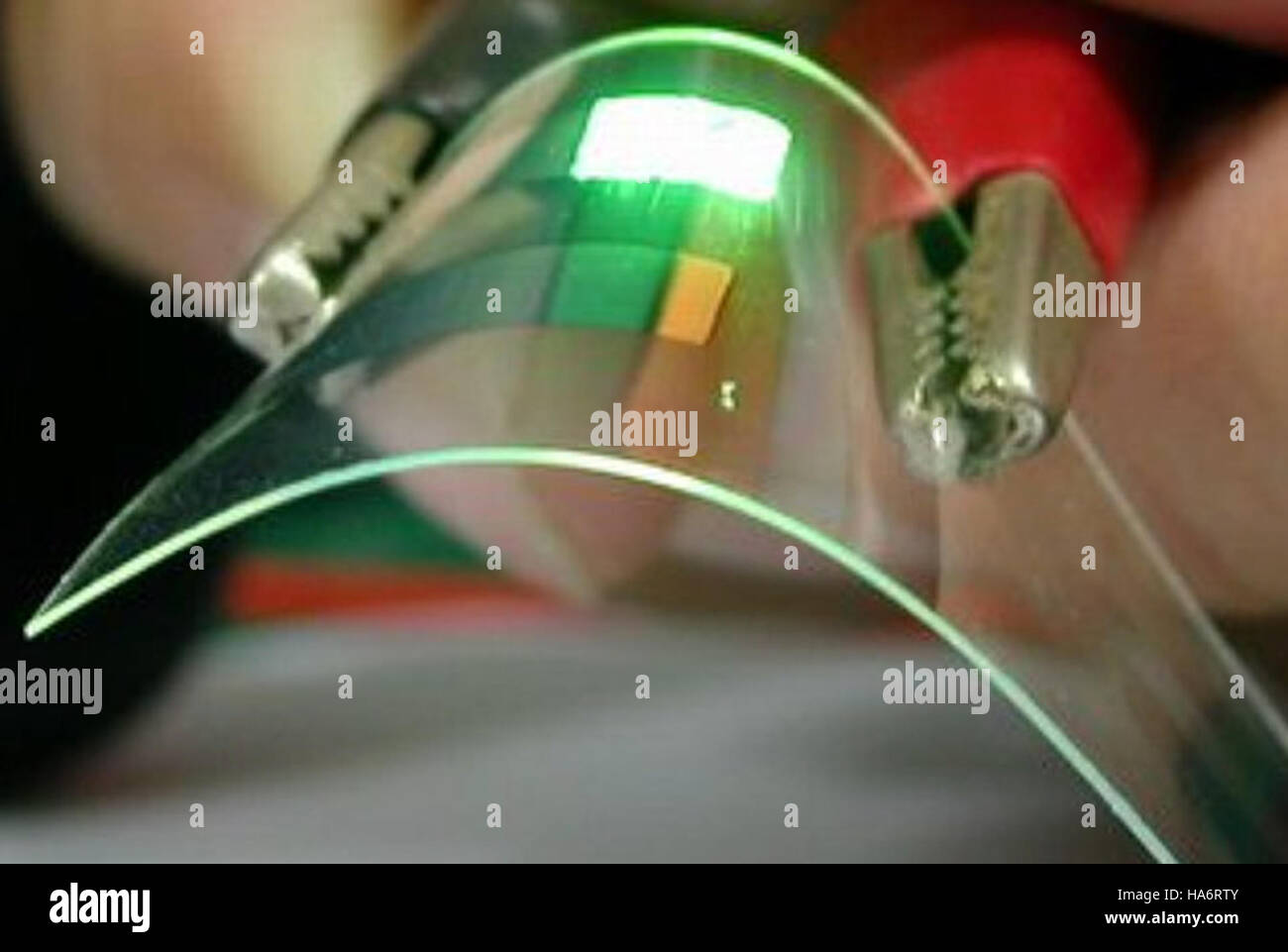 Diese Abbildung zeigt eine Sammlung von Nanoröhren, die zu Filmen angeordnet sind, die in flexibler Elektronik verwendet werden könnten. Das Bild stammt aus der Forschung am Los Alamos National Laboratory, das an vorderster Front bei der Entwicklung von Materialien für die Technologie der nächsten Generation, insbesondere in der Elektronik und in Nanomaterialien, tätig ist. Stockfoto