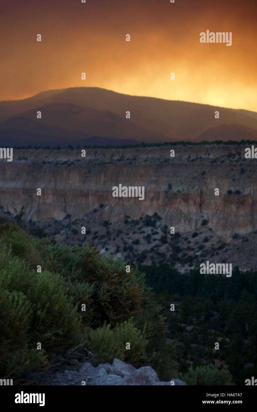 Losalamosnatlab 5880126064 Rauchen über Pajarito Plateau Stockfoto