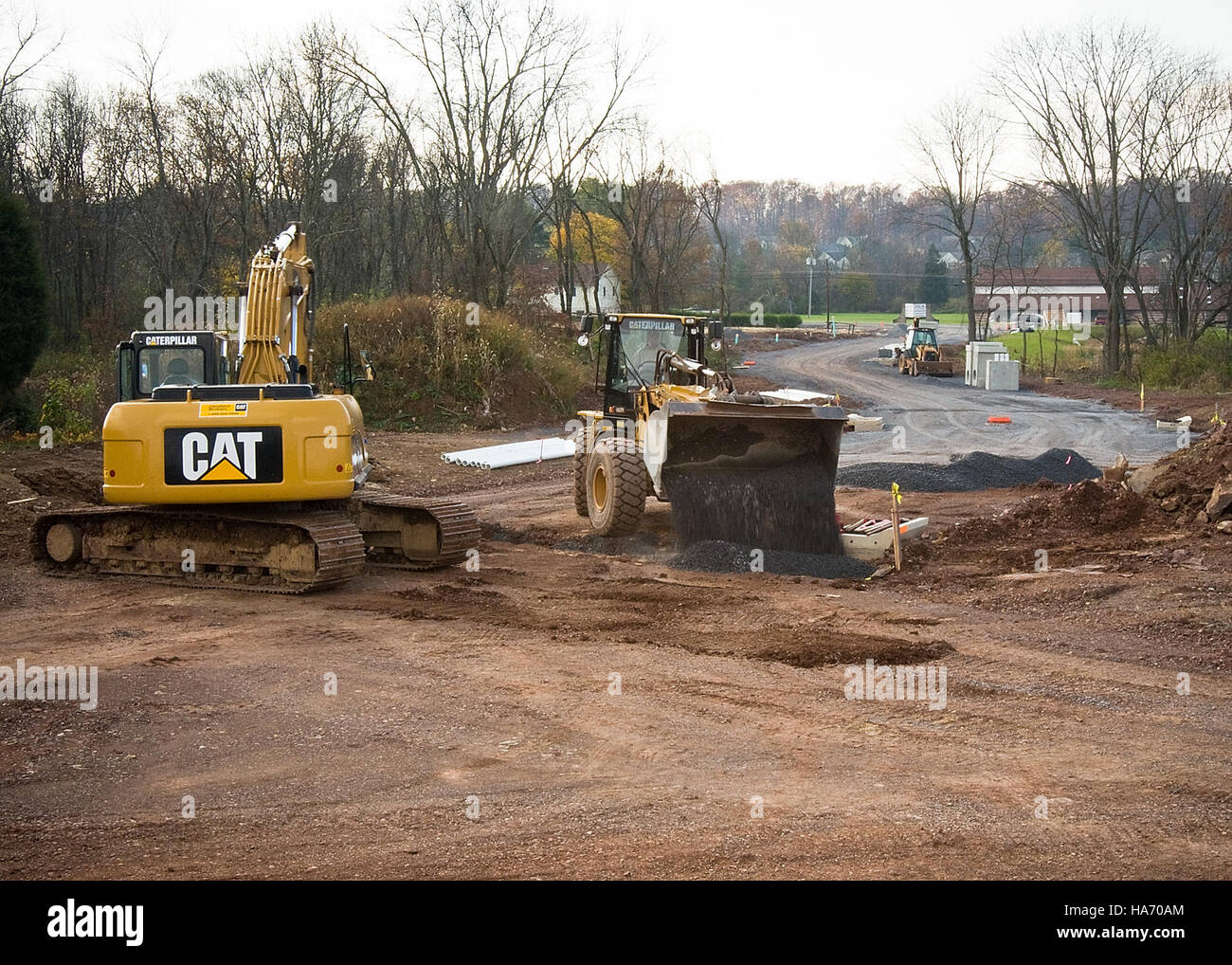 Eine Veranstaltung zur Entwicklung des ländlichen Raums in Shippensburg, Pennsylvania, zeigt die Fortschritte bei Initiativen zur Selbsthilfe im Wohnungsbau und interreligiösen Gemeinschaftsprogrammen auf, die auf die Verbesserung der lokalen Lebensbedingungen durch staatlich unterstützte Projekte abzielen. Stockfoto