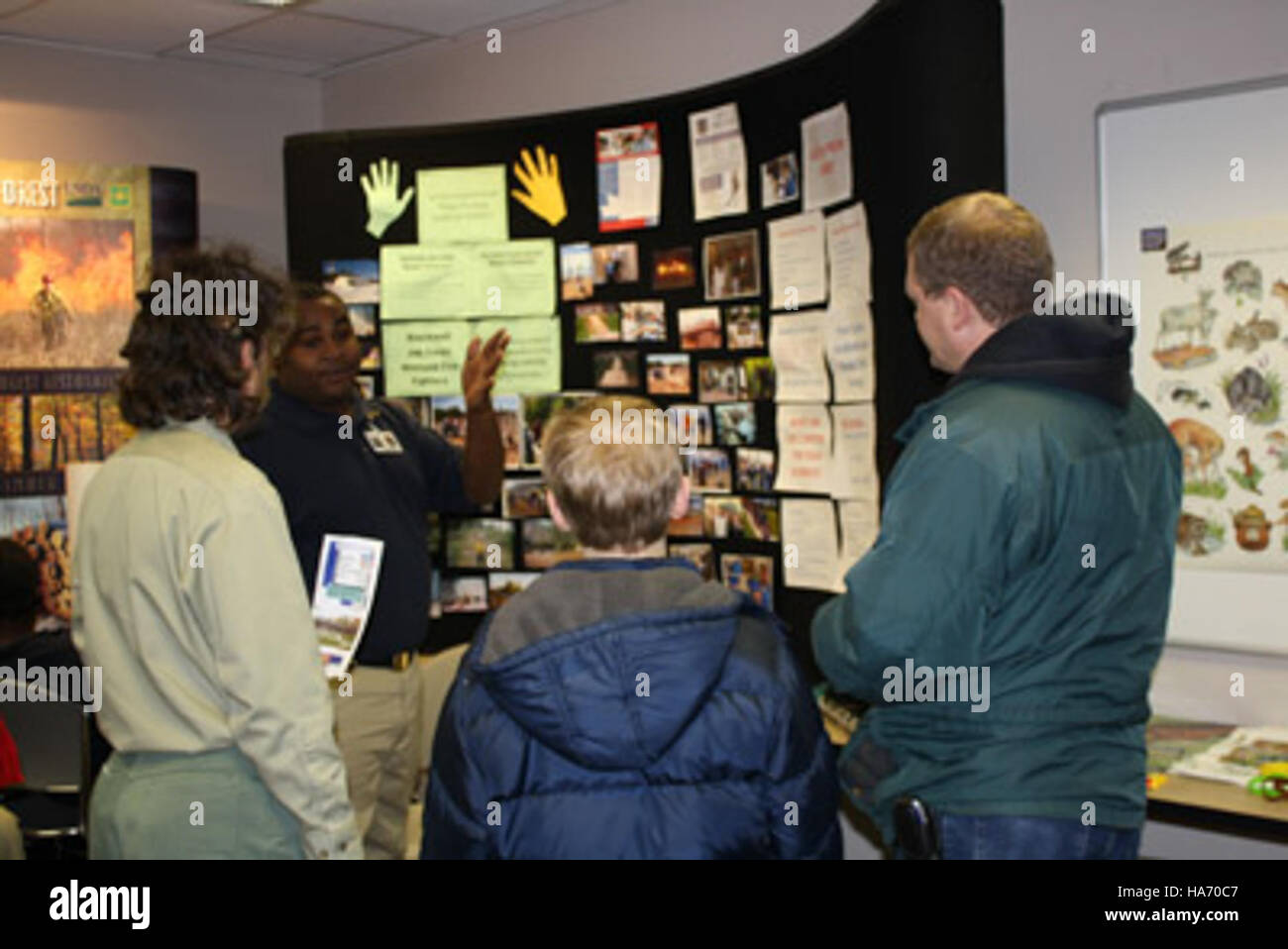 Der Chequamegon-Nicolet National Forest befindet sich in Wisconsin und ist ein wichtiger Ort für Naturschutzmaßnahmen mit Schwerpunkt auf nachhaltiger Waldbewirtschaftung, Schutz von Wildtieren und Bildung von Gemeinden. Das Büro des „grünen“ Supervisors spielt eine zentrale Rolle bei der Bewirtschaftung der Waldressourcen und der Umsetzung ökologischer Verfahren. Stockfoto