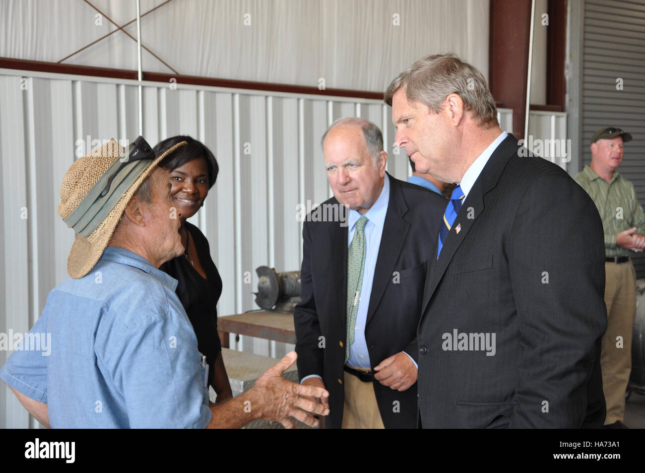 Ein von der Regierung herausgegebenes Foto aus der USDA-Sammlung, das einen bedeutenden Moment in der Geschichte der Landwirtschaft oder des ländlichen Raums in den Vereinigten Staaten zeigt. Stockfoto