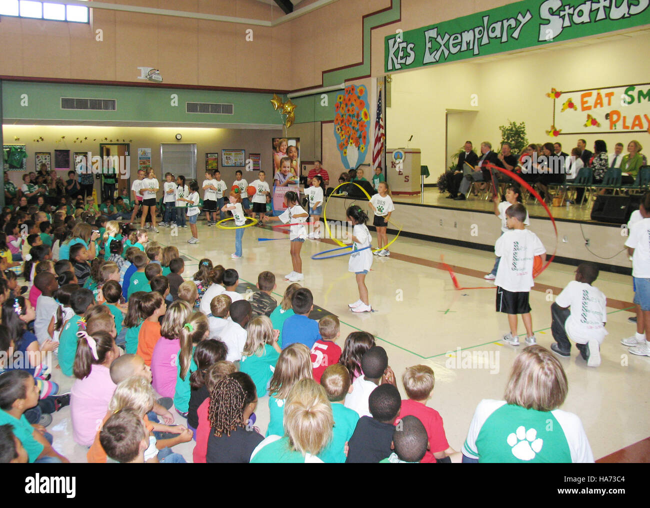Dieses Bild bezieht sich auf einen Datensatz der US-Regierung, der sich auf die Aktivitäten von Studenten und deren Bildungsbeiträge bezieht, die vom USDA verwaltet werden. Es bietet eine offizielle Dokumentation über die Beteiligung von Studenten an verschiedenen landwirtschaftlichen oder pädagogischen Programmen. Stockfoto