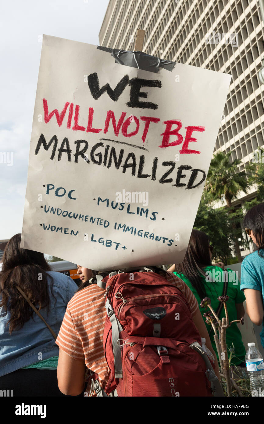 Schild am Anti-Trump-Kundgebung am Rathaus in Los Angeles, Kalifornien, Tage nach der Präsidentschaftswahl 2016 zu protestieren. Stockfoto