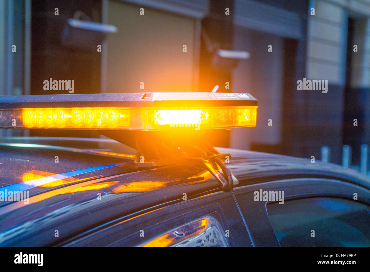Eine gelbe Blinklicht auf einer Notfall Auto Stockfoto