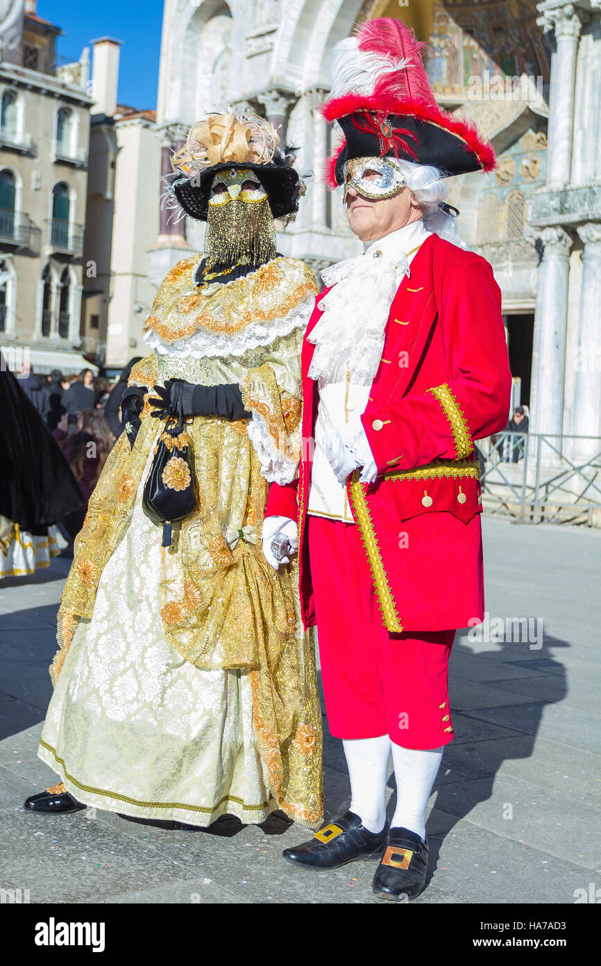 Ein paar Kostüme während der Karneval von Venedig Stockfotografie - Alamy