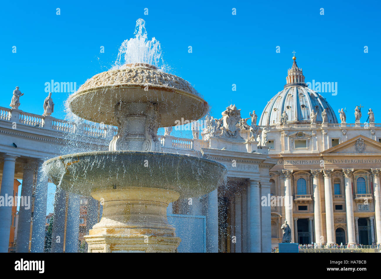 Brunnen auf dem Saint Peter Platz. Vatikan. Rom Stockfoto