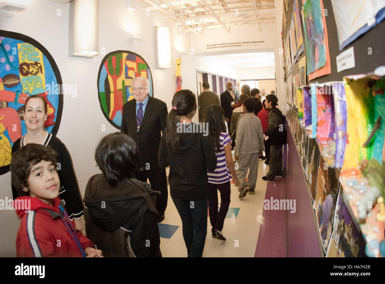 Das Food and Nutrition Services-Programm des USDA spielt eine wichtige Rolle bei der Unterstützung von Ernährungserziehungs- und Nahrungsmittelhilfeprogrammen in den Vereinigten Staaten, die darauf abzielen, den Hunger zu verringern und die öffentliche Gesundheit zu verbessern. Stockfoto