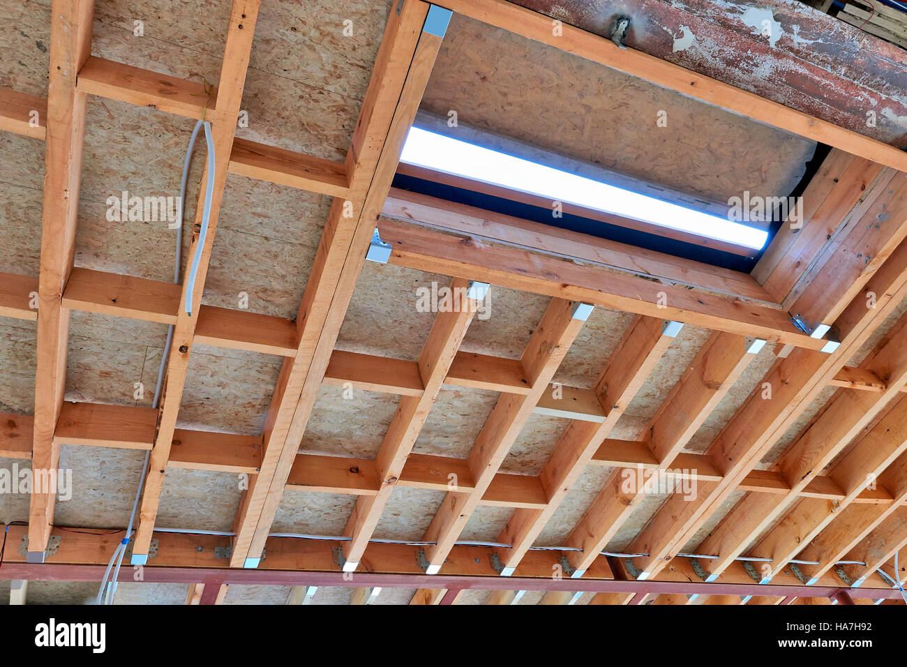 Neue Rahmen für Decke Dach Bau bereit für die Fertigstellung  Stockfotografie - Alamy
