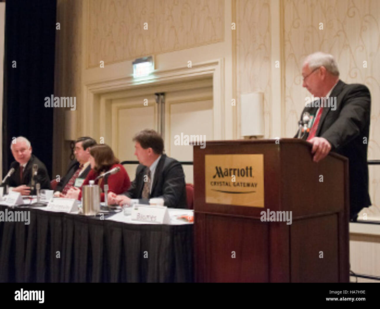 Das US-Landwirtschaftsministerium (USDA) hielt eine Sitzung des World Agricultural Outlook Board (WAOB) im Crystal Gateway Marriott in Virginia ab. Wichtige Beamte, darunter Harry Baumes und Paul Argyropoulos, diskutierten Agrarökonomie, Perspektiven und Politik, die die US-Landwirtschaft und ihre globale Wirkung beeinflussen. Stockfoto