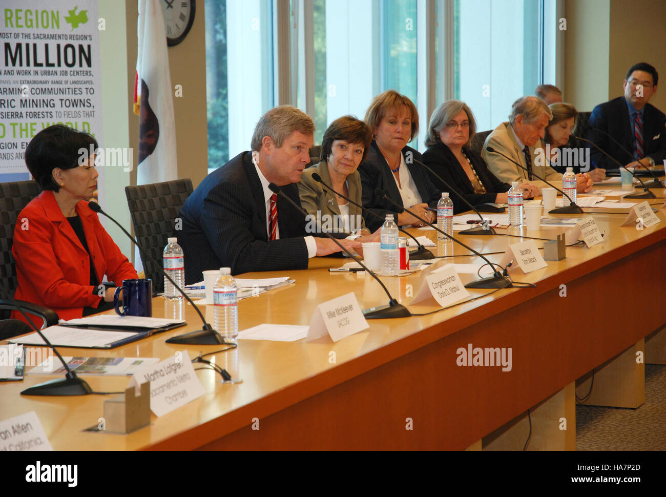 Minister Vilsack vom US-Landwirtschaftsministerium besuchte den Hafen von West Sacramento, um landwirtschaftliche Arbeitsplätze und Exportmöglichkeiten zu erörtern und das Wirtschaftswachstum und die Schaffung von Arbeitsplätzen in den USA zu unterstützen Stockfoto