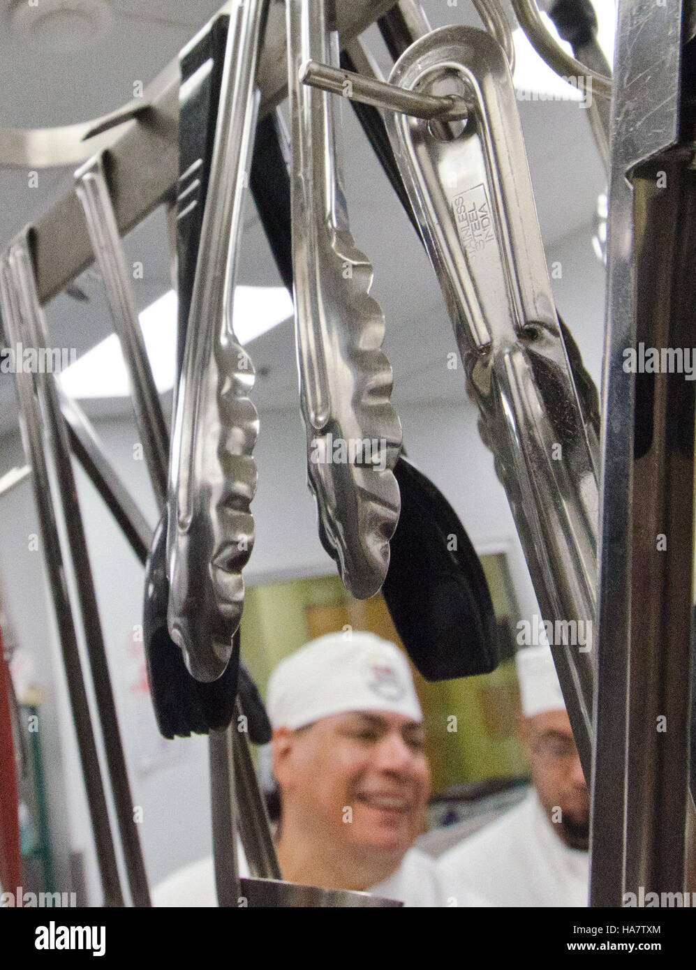 Die San Antonio Food Bank ist eine wichtige Ressource im Südwesten von Texas und stellt bedürftige Familien mit Nahrungsmitteln zur Verfügung. Da jedes vierte Kind und jeder fünfte Erwachsene von Ernährungsunsicherheit betroffen sind, stützt sich die Food Bank auf öffentliche Spenden und Gemeindepartnerschaften, um lokale Farmen und Ranches in der Region zu unterstützen. Stockfoto