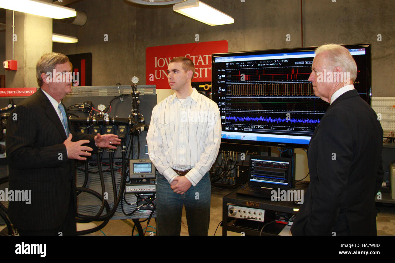 Landwirtschaftsminister Tom Vilsack erörterte zusammen mit Vizepräsident Biden die Agrarpolitik und behandelte Schlüsselfragen, die sich mit der Verwaltung von Nationalparks und der ökologischen Nachhaltigkeit kreuzen. Stockfoto