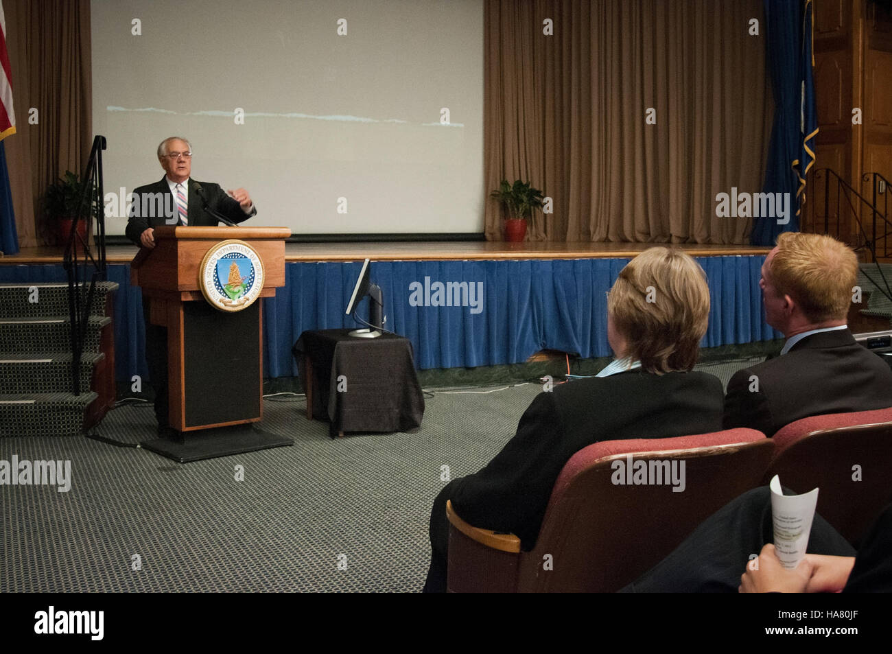 Die LGBT-Pride-Observanz von 2012 hob Beiträge von bisexuellen und transsexuellen Pionieren hervor, wobei ein besonderer Schwerpunkt auf den Bemühungen von Rep. Barney Frank und anderen wichtigen Befürwortern lag. Stockfoto