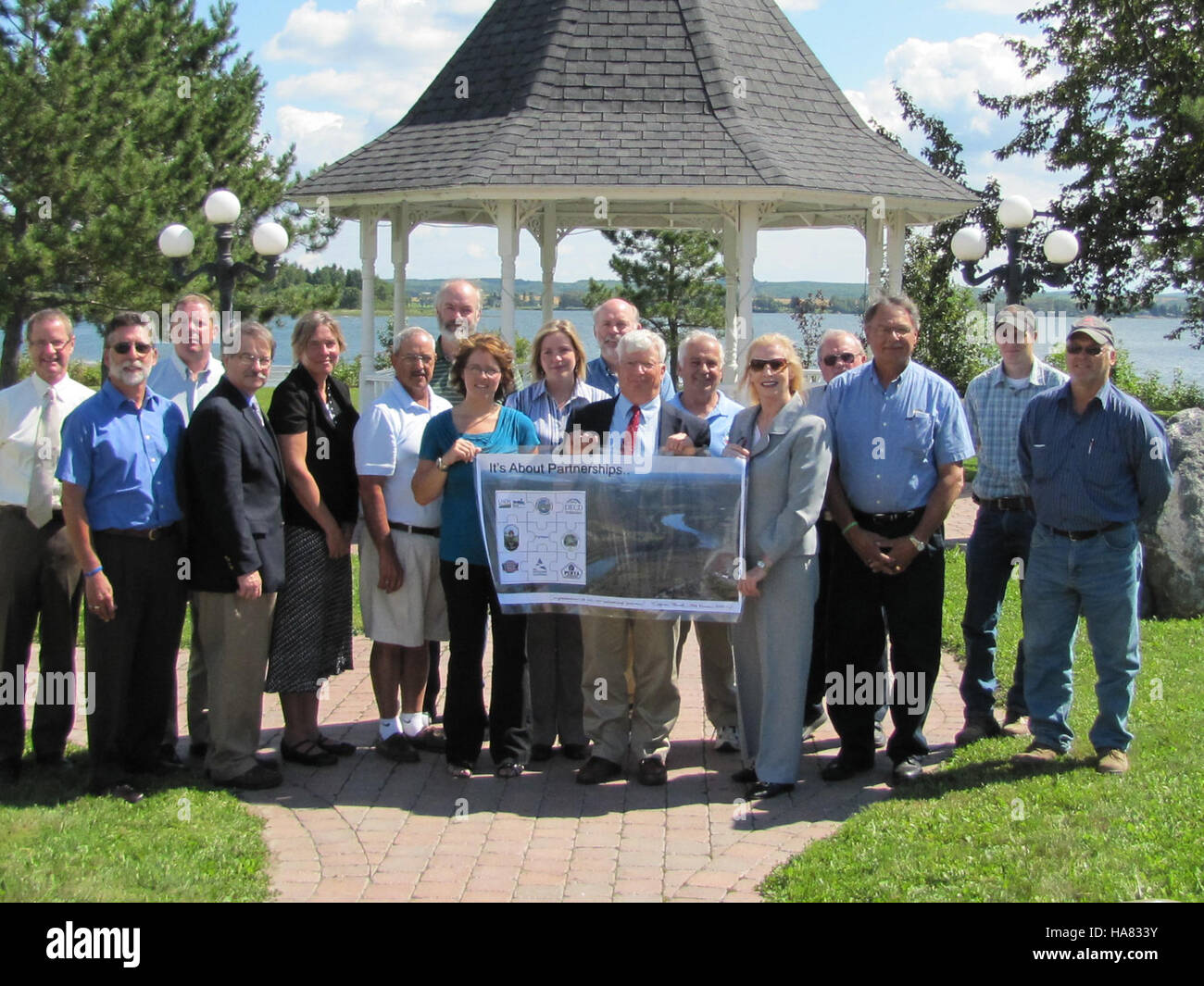 Dieses Projekt in St. Agatha und Frenchville konzentriert sich auf die Verbesserung der Wasser- und Kanalisationssysteme, um eine bessere Infrastruktur für die lokalen Gemeinden zu gewährleisten. Die Initiative unterstützt die öffentliche Gesundheit und die ökologische Nachhaltigkeit durch die Verbesserung grundlegender Dienstleistungen. Stockfoto