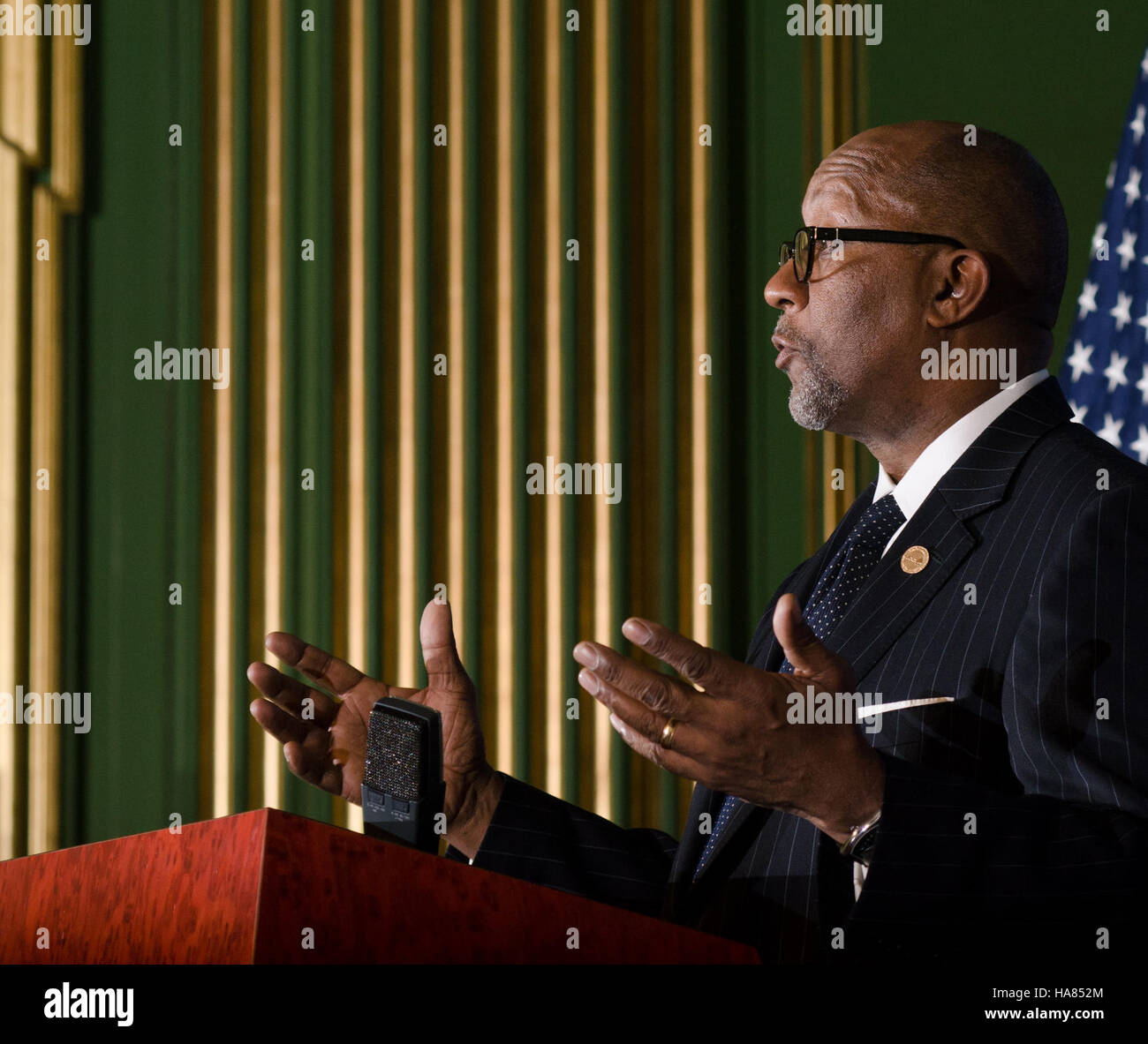 Eine ehrenamtliche Initiative des USDA zur Unterstützung der Lebensmittelzubereitung für die Gemeinde, die die Rolle der Organisation bei Freiwilligenarbeit und Initiativen im öffentlichen Dienst zur Unterstützung der lokalen Gemeinschaften veranschaulicht. Stockfoto