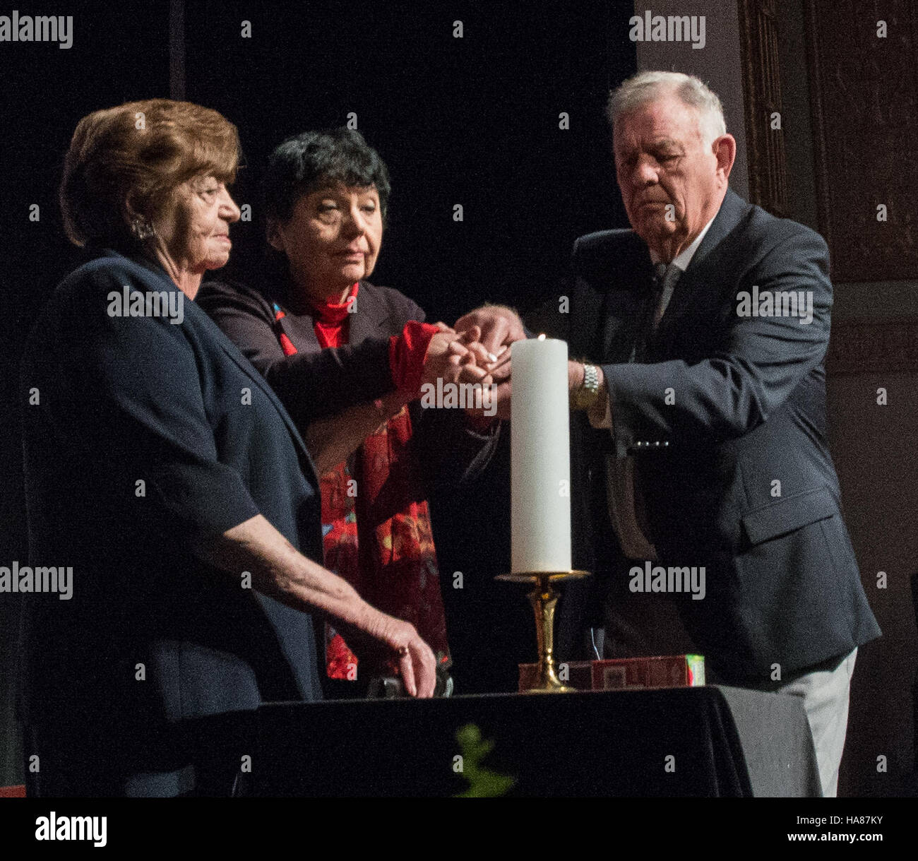 Das US-Landwirtschaftsministerium nimmt an der Holocaust-Gedenkveranstaltung im Lincoln Theater Teil und arbeitet mit verschiedenen Bundesbehörden zusammen, um die verlorenen Leben zu ehren und das Bewusstsein für Menschenrechte zu schärfen. Stockfoto