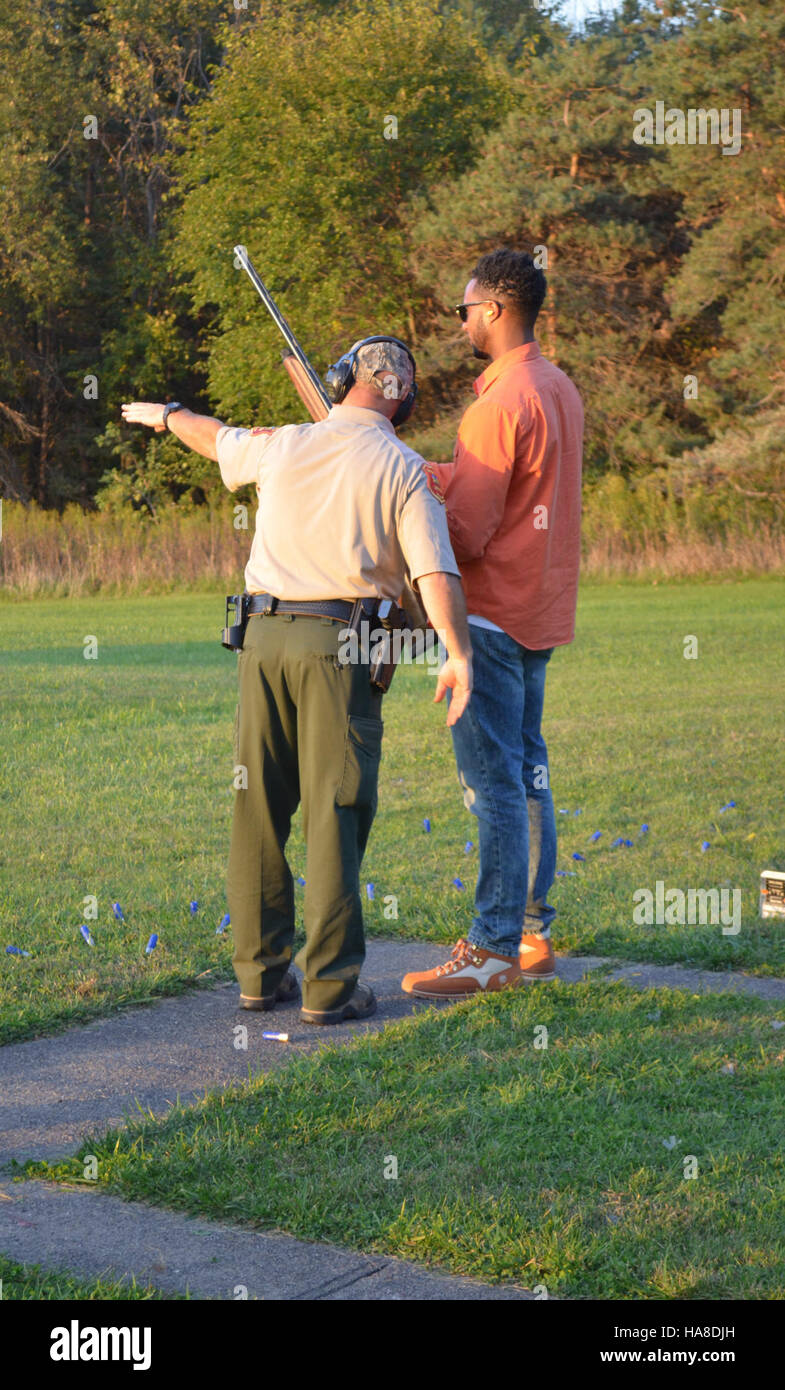 Korrektes Lernen in Nationalparks konzentriert sich auf die Aufklärung der Öffentlichkeit über Naturschutz und Wildtiermanagement durch praktische Programme und interaktive Erlebnisse. Stockfoto
