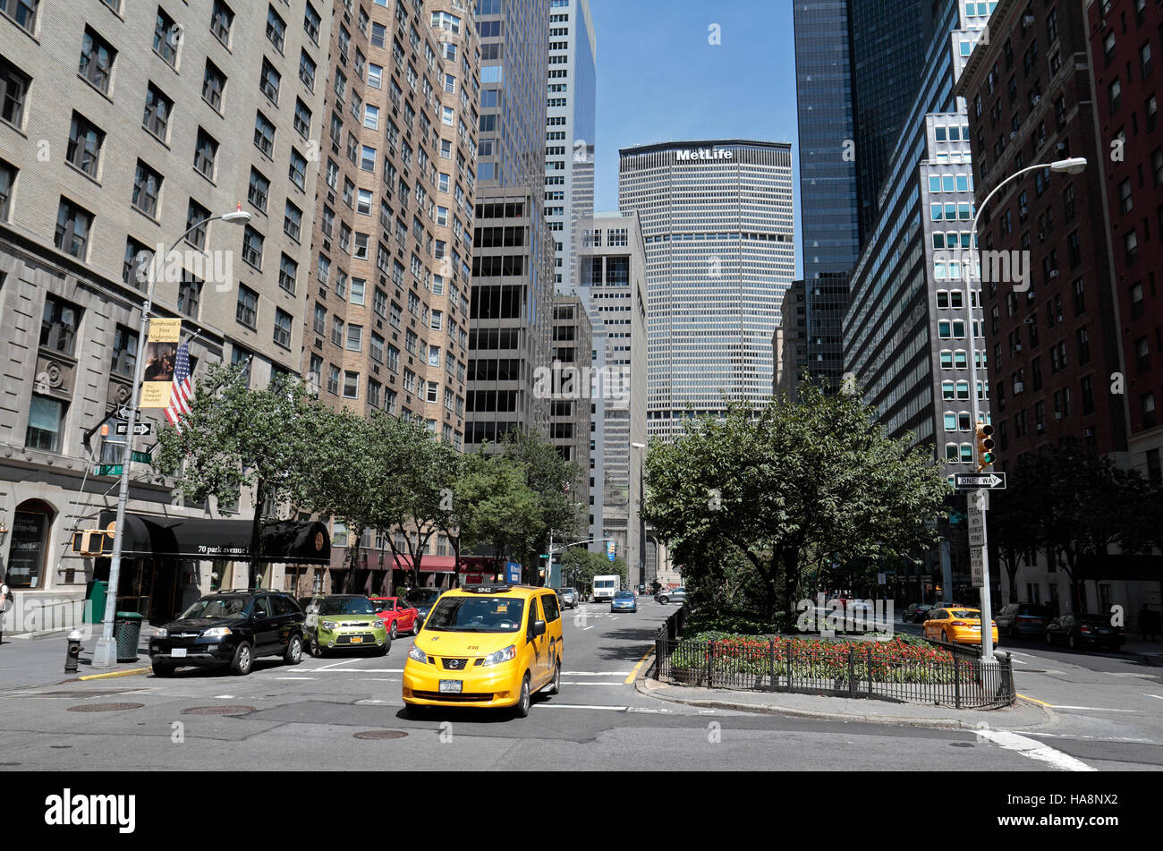 Das MetLife Building überragt Grand Central Terminal auf Park Avenue, Manhattan, New York, Vereinigte Staaten. Stockfoto