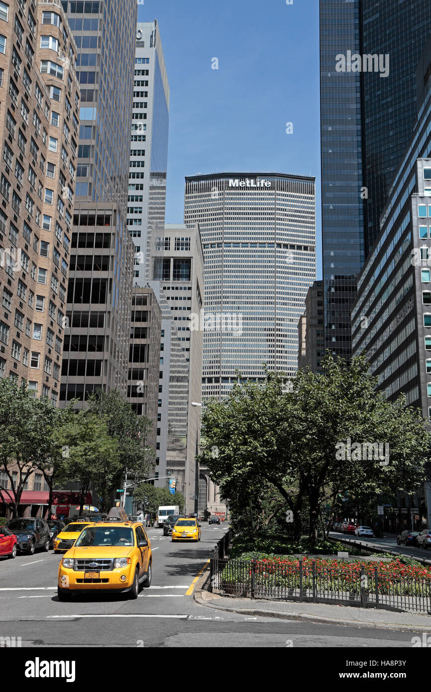 Das MetLife Building überragt Grand Central Terminal auf Park Avenue, Manhattan, New York, Vereinigte Staaten. Stockfoto