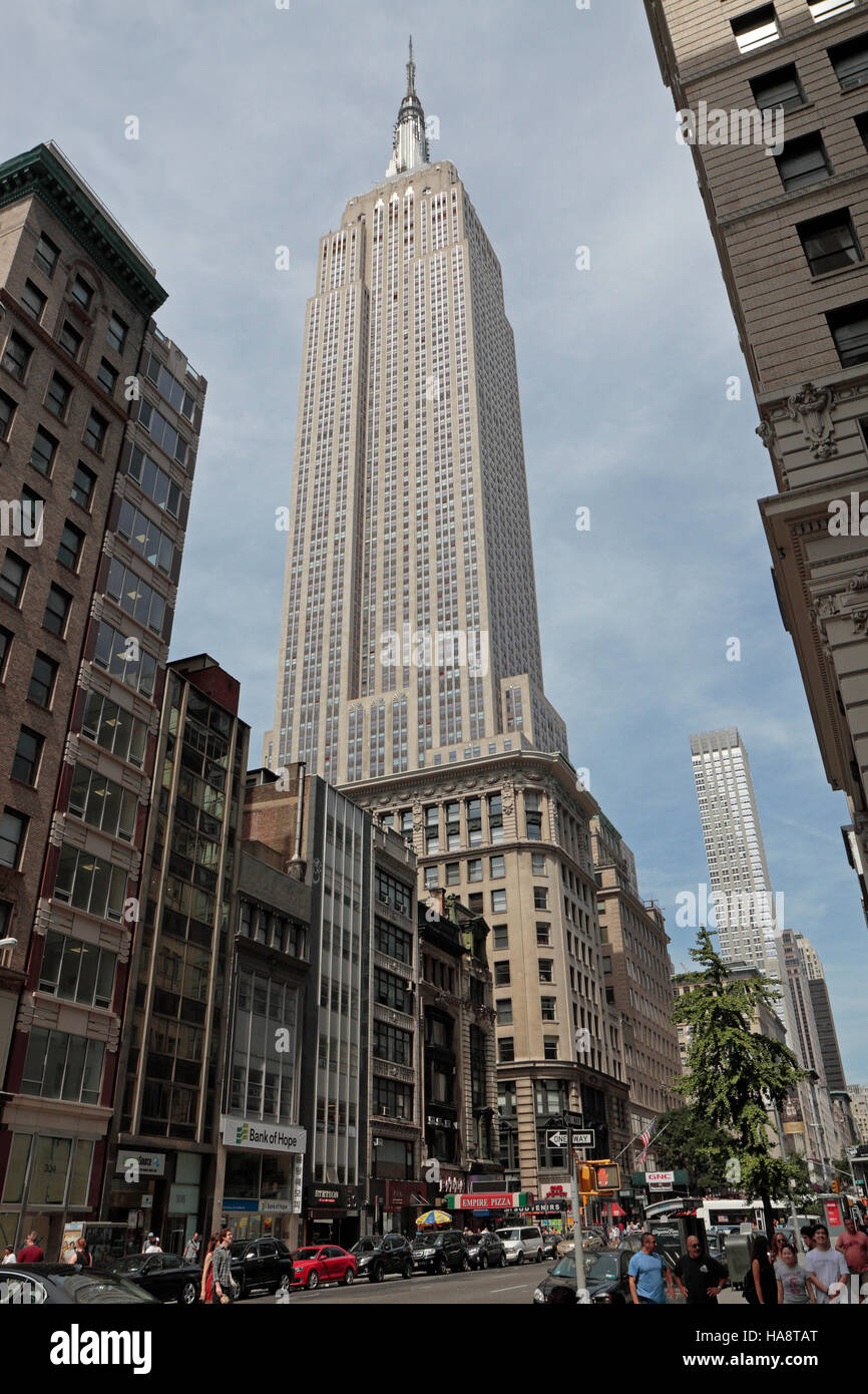 Nach oben auf dem Empire State Building auf 5th Avenue, Manhattan, New York, Vereinigte Staaten. Stockfoto