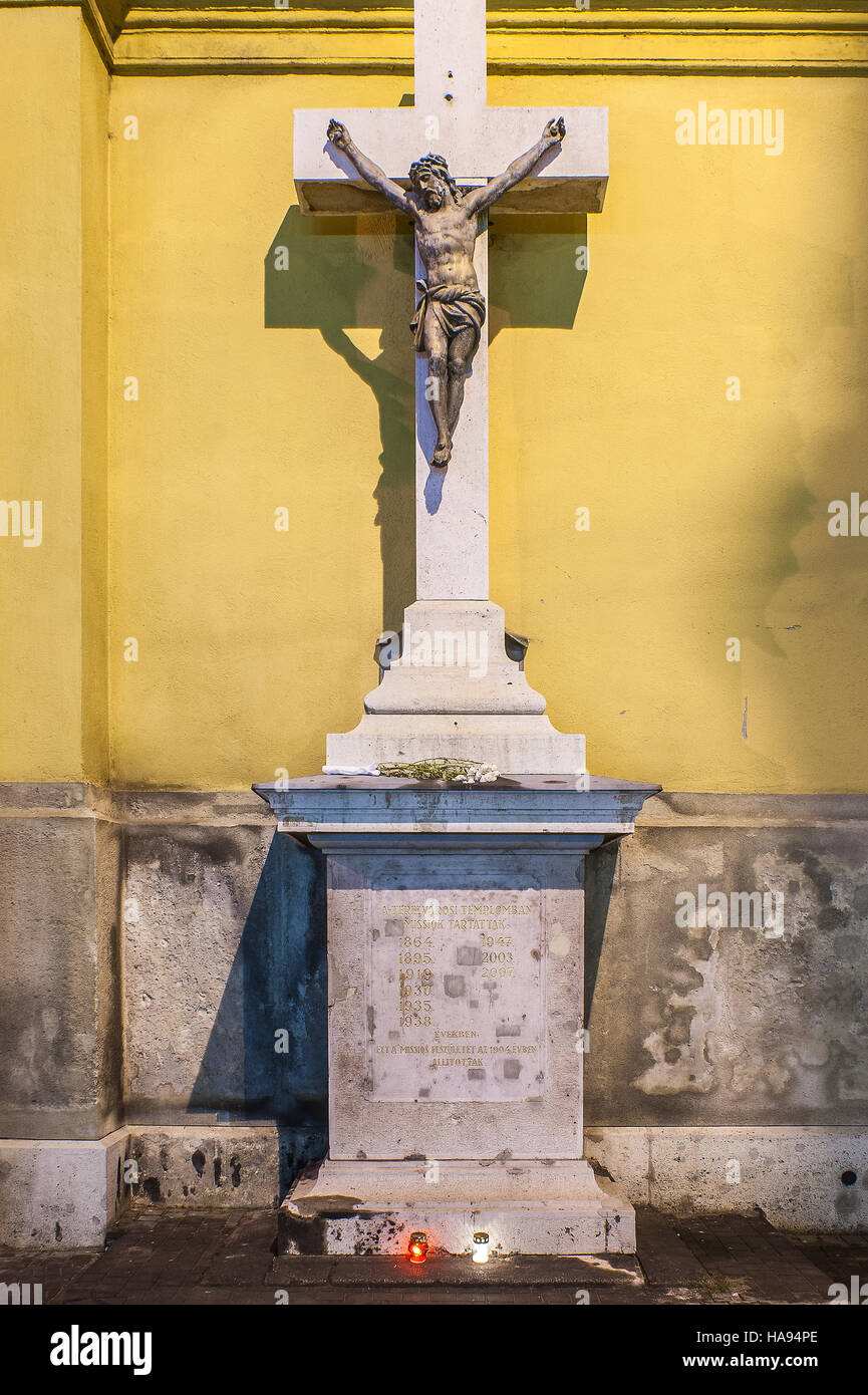 Denkmal für die Missionen passiert in Kirchen Terezvaros (Ungarn). Dieser missionarische Kruzifix wurde im Jahr 1940 ausgeliefert. Stockfoto