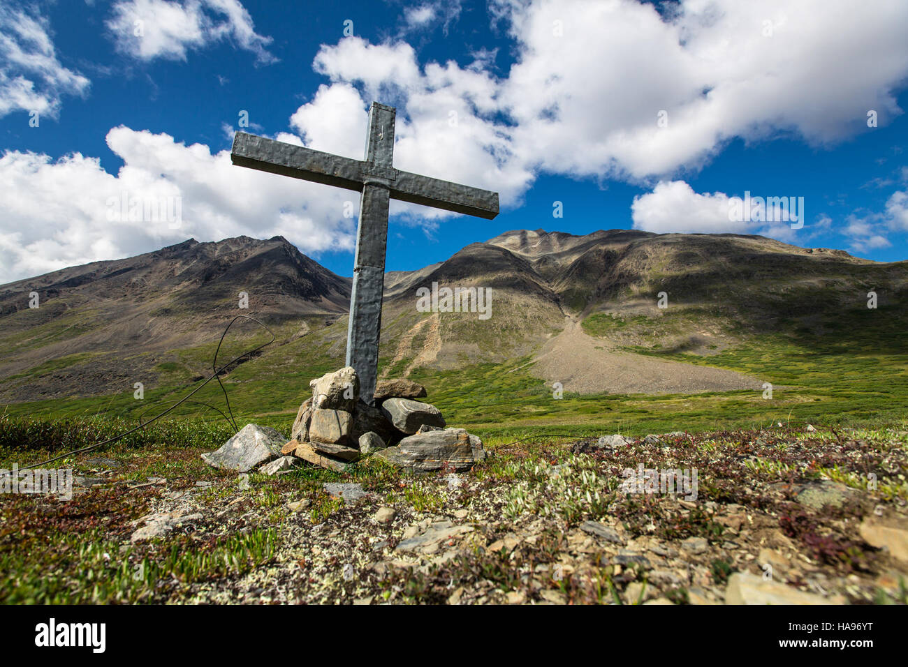Das „Bremner Cross“ ist ein Wahrzeichen Alaskas, das für seine historische Bedeutung bekannt ist. Das in Alaska gelegene Kreuz ist eine wichtige kulturelle und religiöse Stätte für lokale Gemeinschaften und bietet Einblick in die Geschichte der Region. Stockfoto