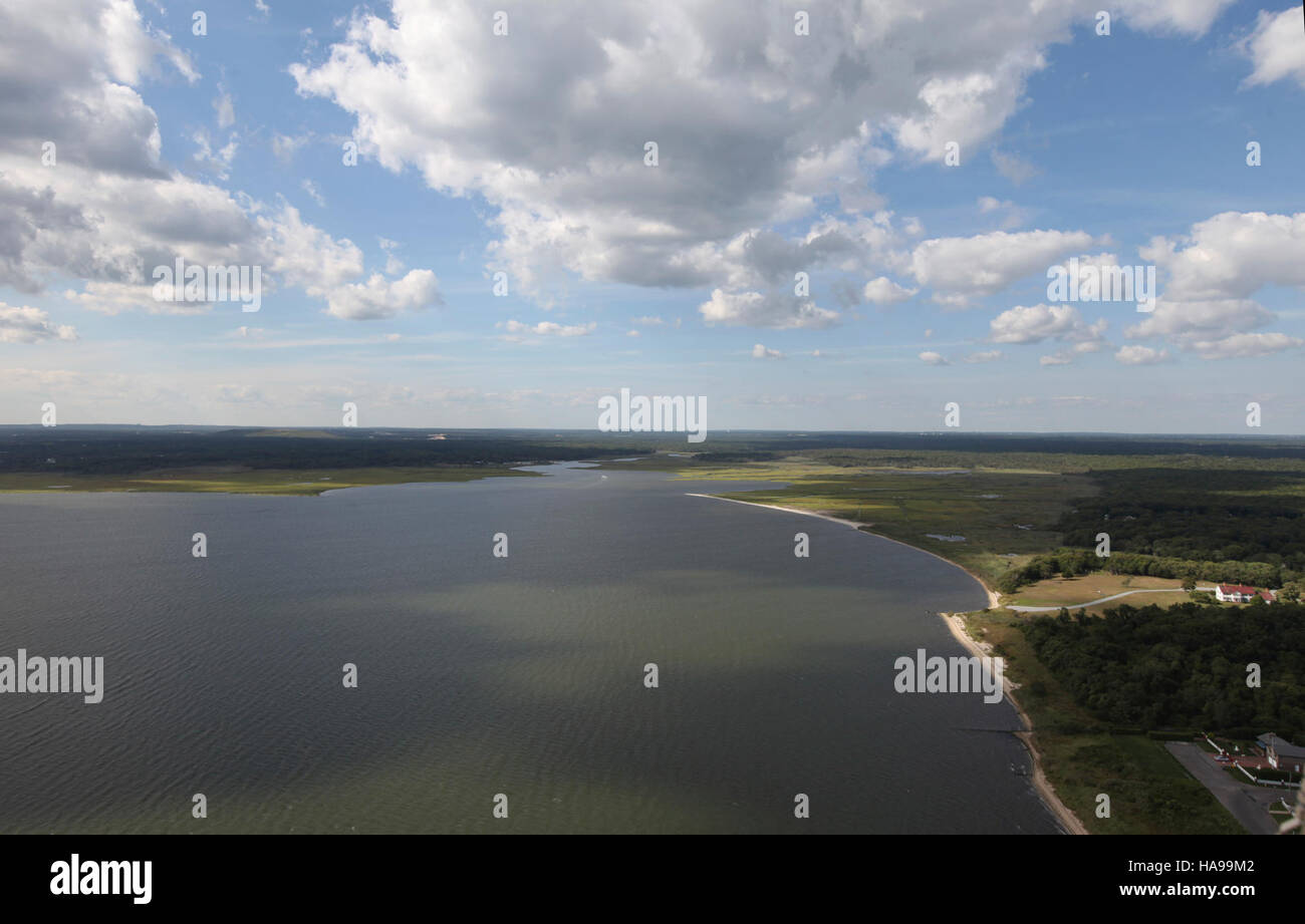 Tag 1 im Long Island National Wildlife Refuge, New York, ist der Beginn einer Saison für die Beobachtung von Wildtieren und die Umwelterziehung. Das Schutzgebiet bietet lebenswichtige Lebensräume für Zugvögel und andere Arten. Stockfoto