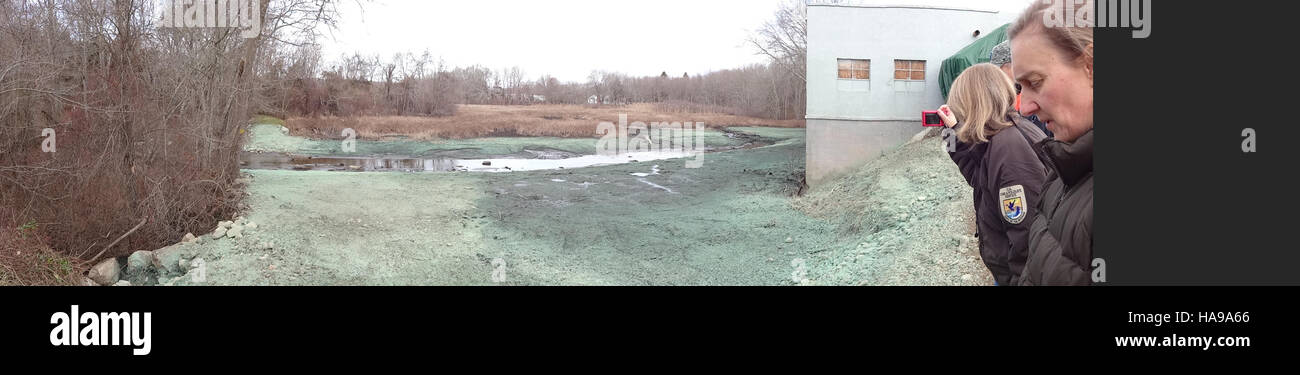 Das Panorama zeigt den Hyde Pond Dam nach seiner Entfernung, Teil der laufenden Bemühungen zur Wiederherstellung natürlicher Wasserwege und zur Verbesserung der Ökosysteme an Nationalparkplätzen, zur Unterstützung der aquatischen Tierwelt und zur Verbesserung der Wasserqualität. Stockfoto