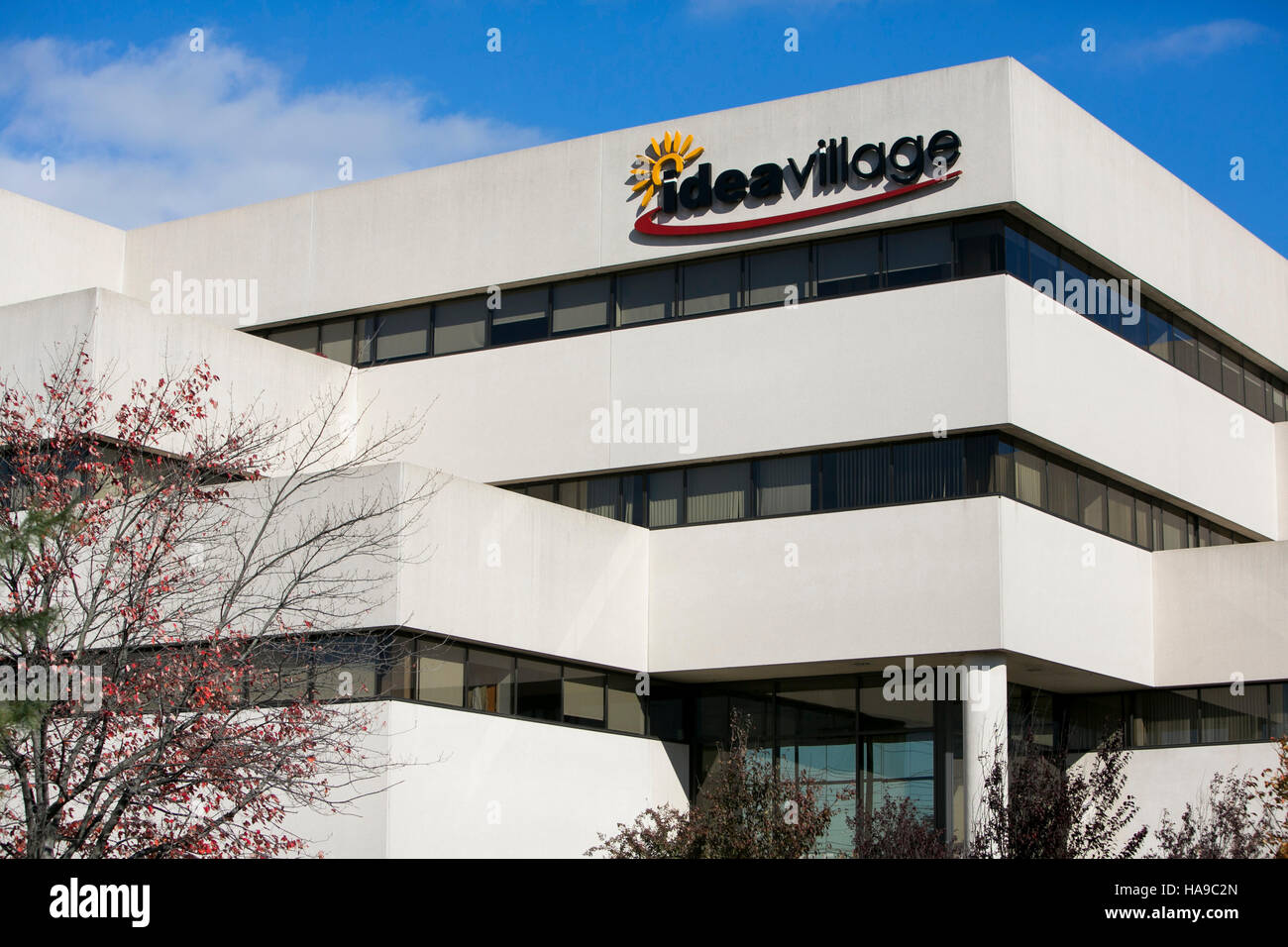 Ein Logo Zeichen außerhalb der Sitz der Ideavillage Products Corporation in Wayne, New Jersey am 5. November 2016. Stockfoto