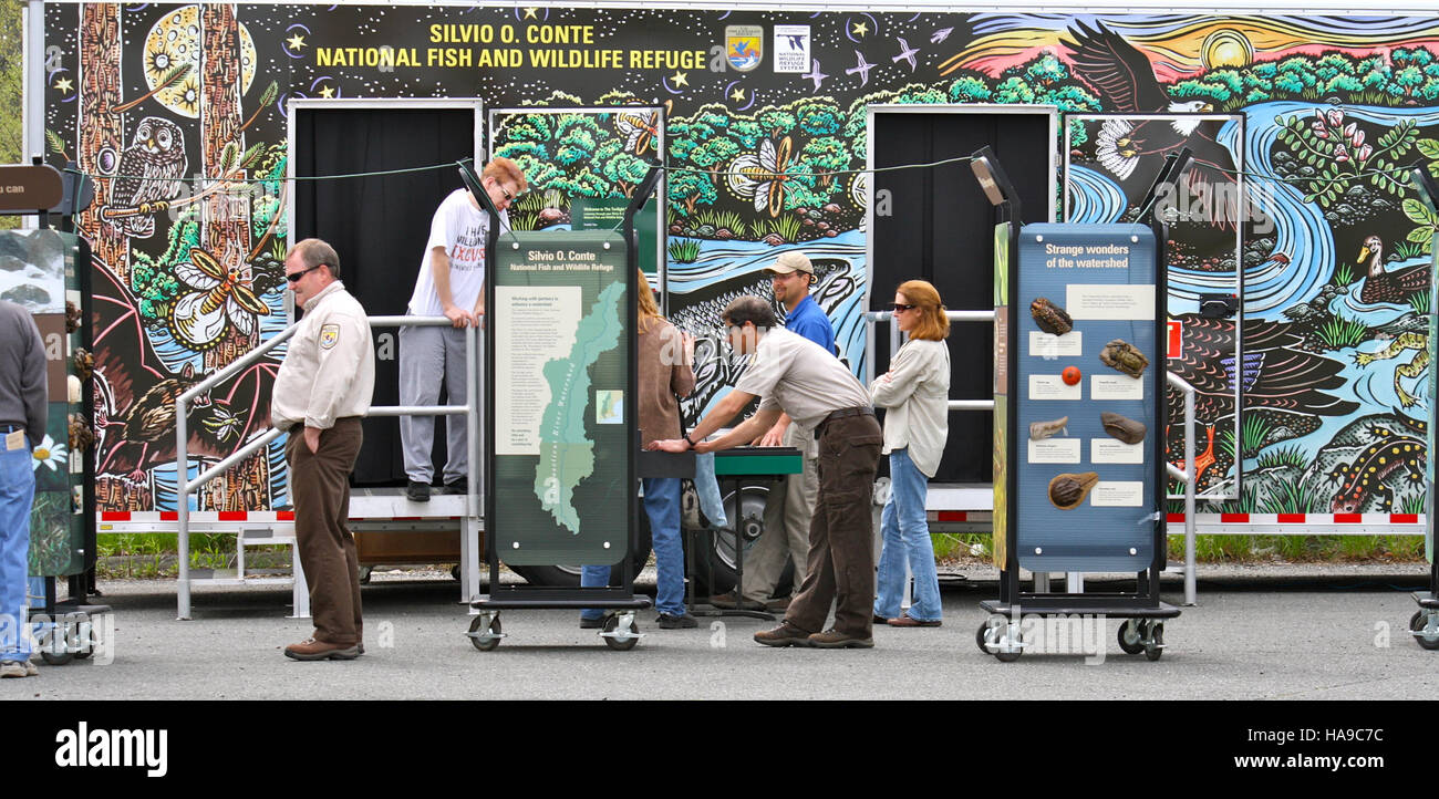 Das Watershed on Wheels-Programm des U.S. Fish and Wildlife Service konzentriert sich auf die Umwelterziehung und zeigt die Bedeutung der Bewirtschaftung und Erhaltung von Wassereinzugsgebieten durch mobile Kommunikation. Stockfoto