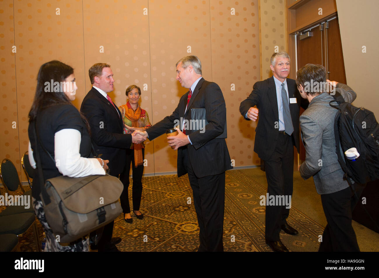 Die Offshore Wind Conference, die vom US-Innenministerium veranstaltet wurde, diskutierte die Zukunft der Offshore-Windenergie in den USA und konzentrierte sich dabei auf die nachhaltige Energieentwicklung und ihre Auswirkungen auf Nationalparks und Meeresumwelt. Stockfoto
