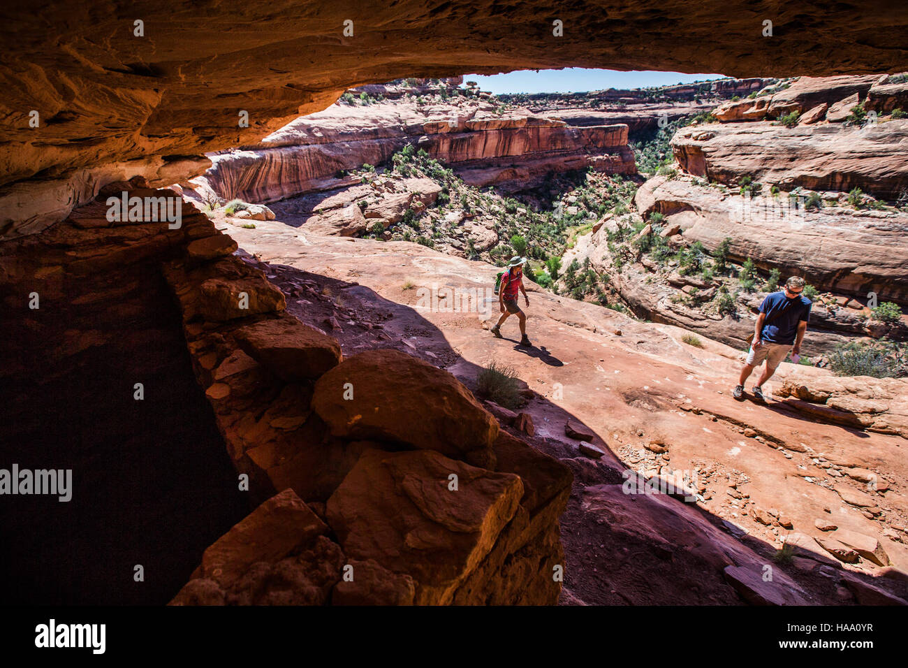 Innenministerin Sally Jewell nahm an einer öffentlichen Debatte über die Zukunft des Bears Ears National Monument Teil und betonte, wie wichtig es ist, ein Gleichgewicht zwischen Erhaltung und öffentlichem Zugang herzustellen. In der Debatte ging es auch um die Verwaltung von Staatsflächen. Stockfoto
