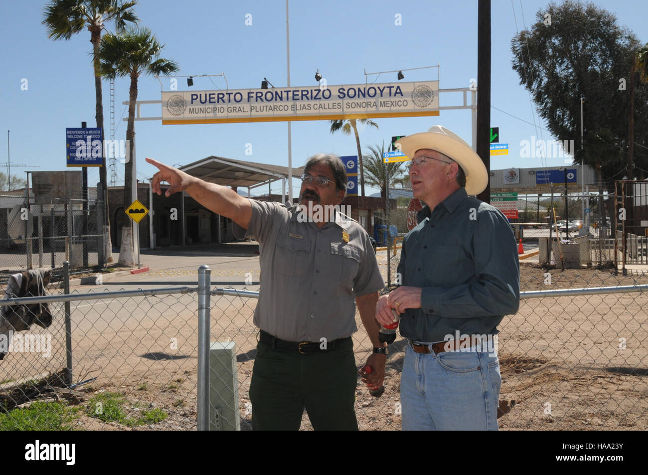 Usinterior 4473868692 13. März 2010 Sekretärin Besuche Arizona Grenze Stockfoto