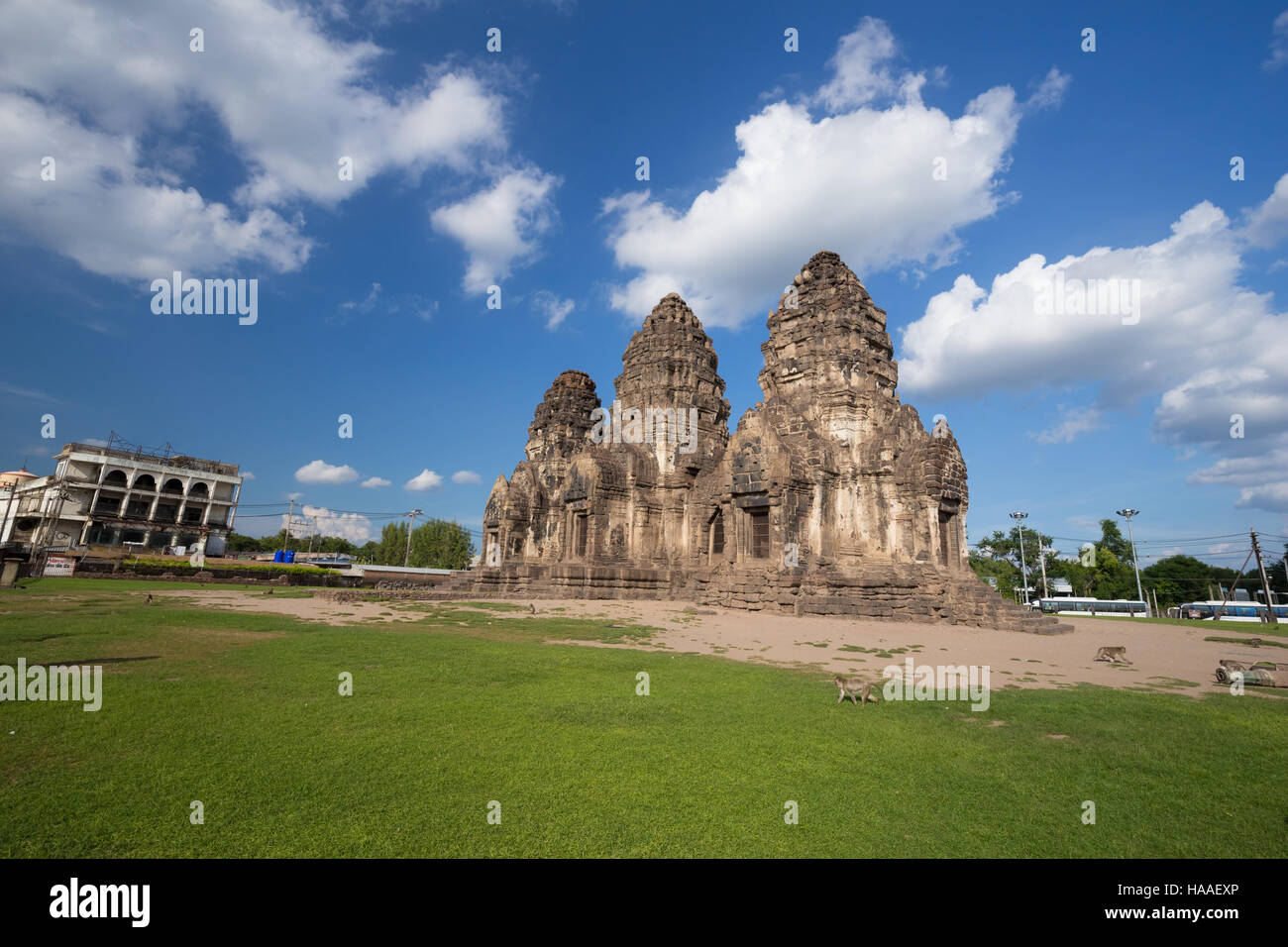 Phra Prang Sam Yot Tempel, antike Architektur in Lopburi, Thailand Stockfoto
